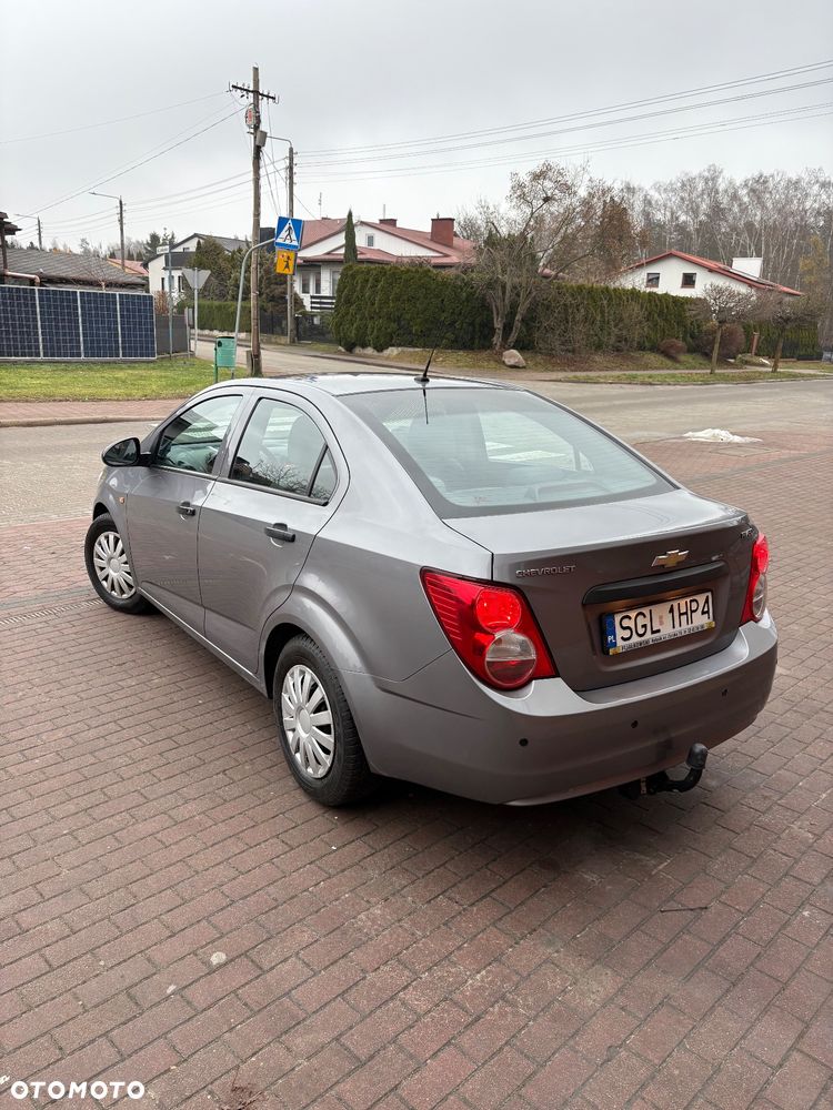 Chevrolet Aveo - 4