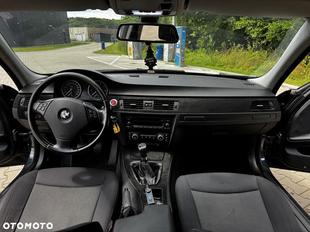 BMW Seria 3 320i - 17