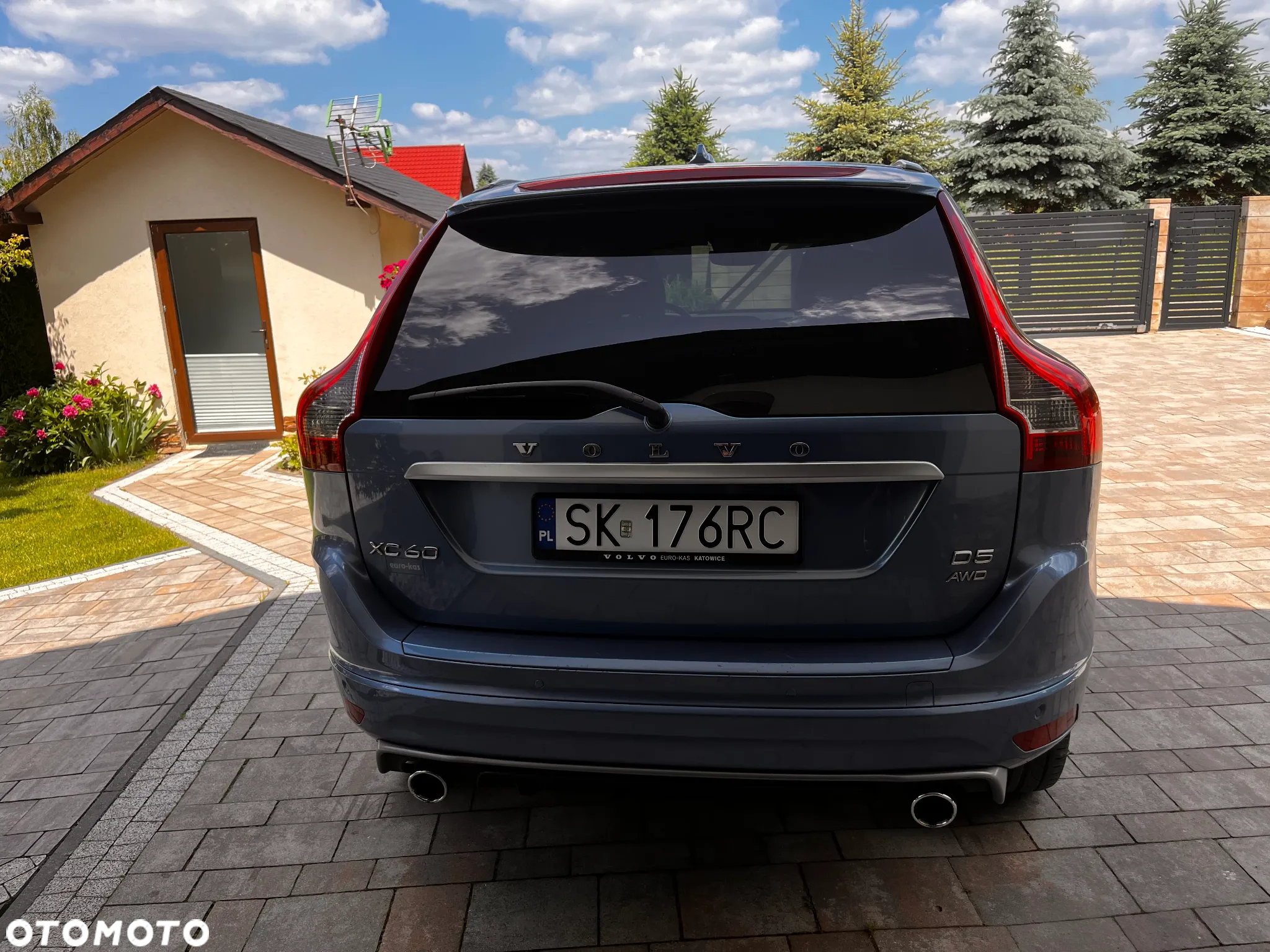 Volvo XC 60 D5 AWD R-Design Momentum - 3