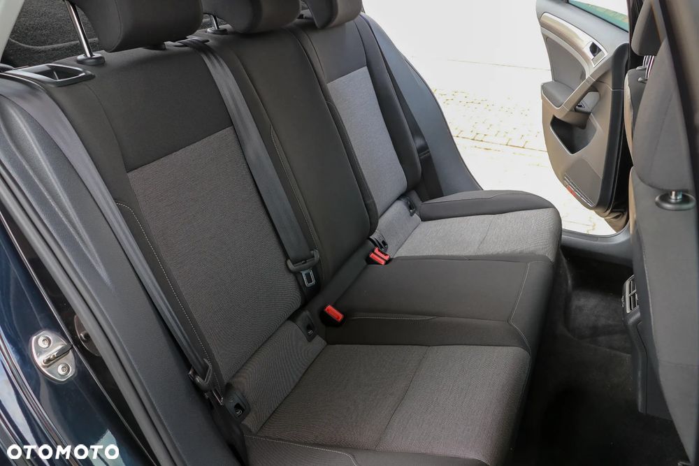 Volkswagen Golf 1.6 TDI DPF Highline - 22