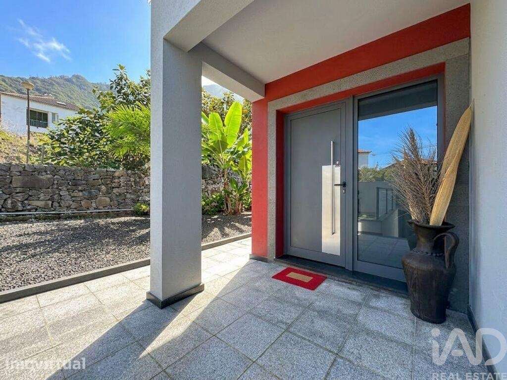 Moradia isolada T4 em Ponta Delgada de 192 m2 - Grande imagem: 3/37