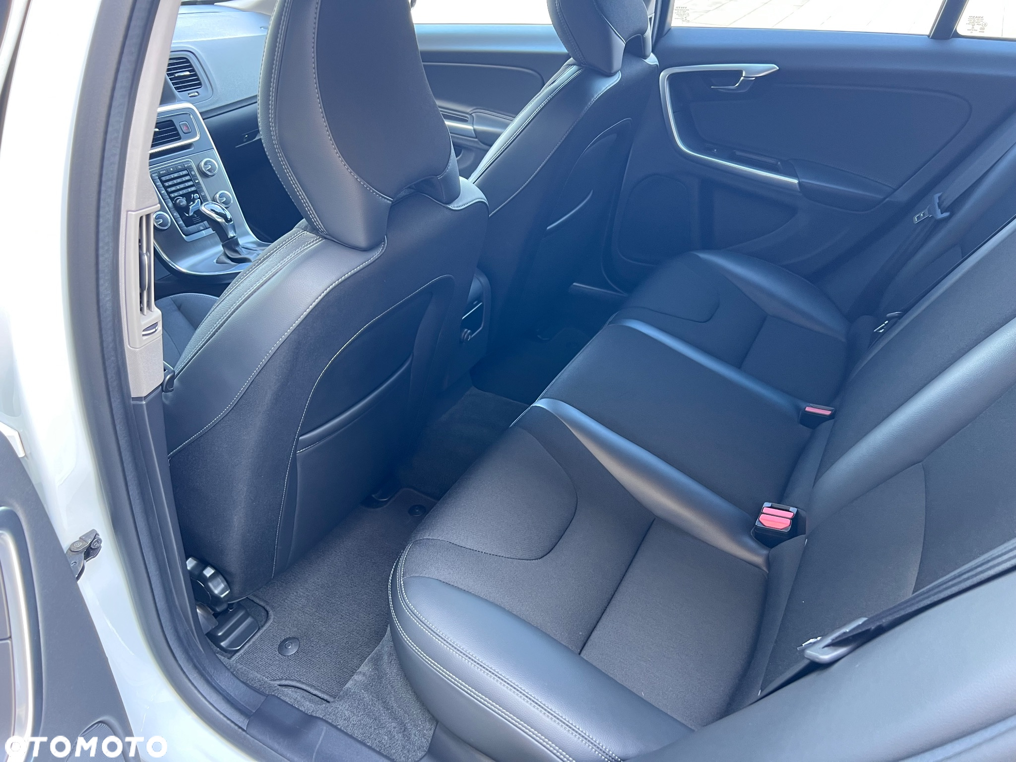 Volvo V60 Cross Country D4 Drive-E Momentum - 22