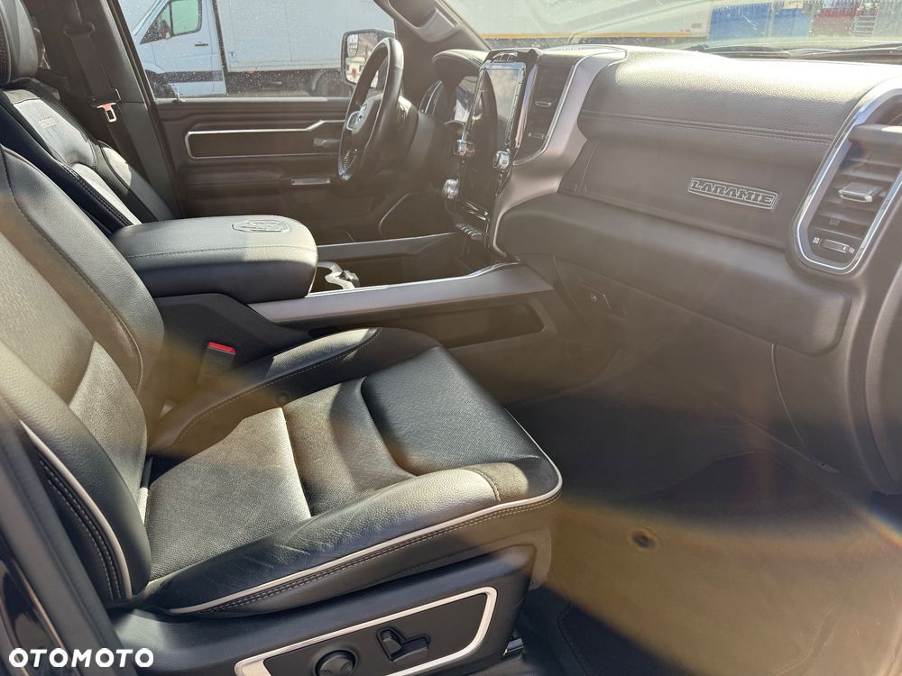 RAM 1500 5.7 Crew Cab Longbed Laramie Black - 24