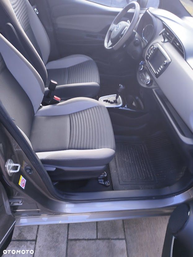 Toyota Yaris Hybrid 100 Selection - 6