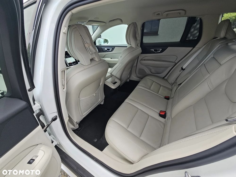 Volvo V60 Cross Country D4 AWD - 12