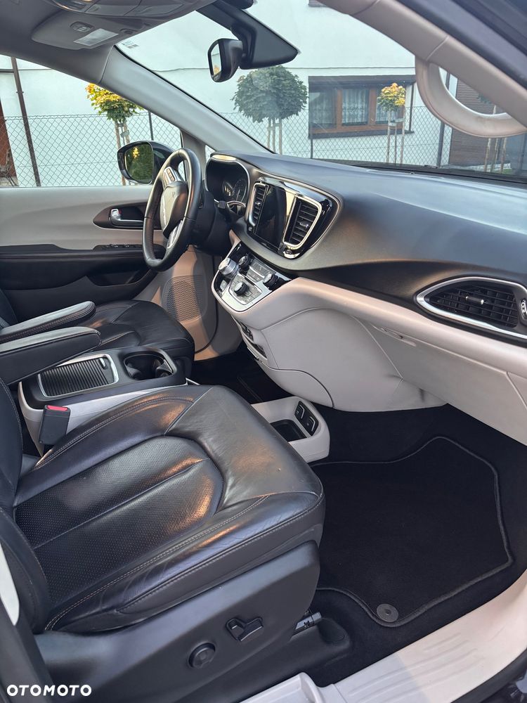 Chrysler Pacifica - 14