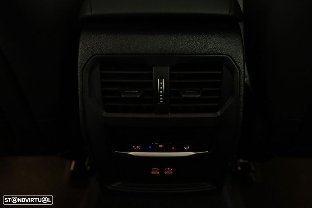 BMW 330 e Touring Pack M Auto - 26