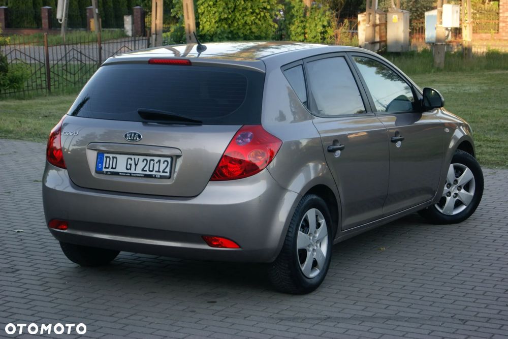 Kia Ceed 1.4 CVVT Attract - 33
