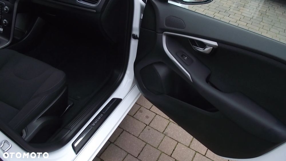 Volvo V40 T2 Kinetic - 33