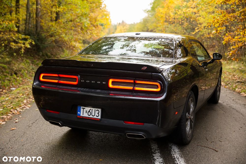 Dodge Challenger - 12