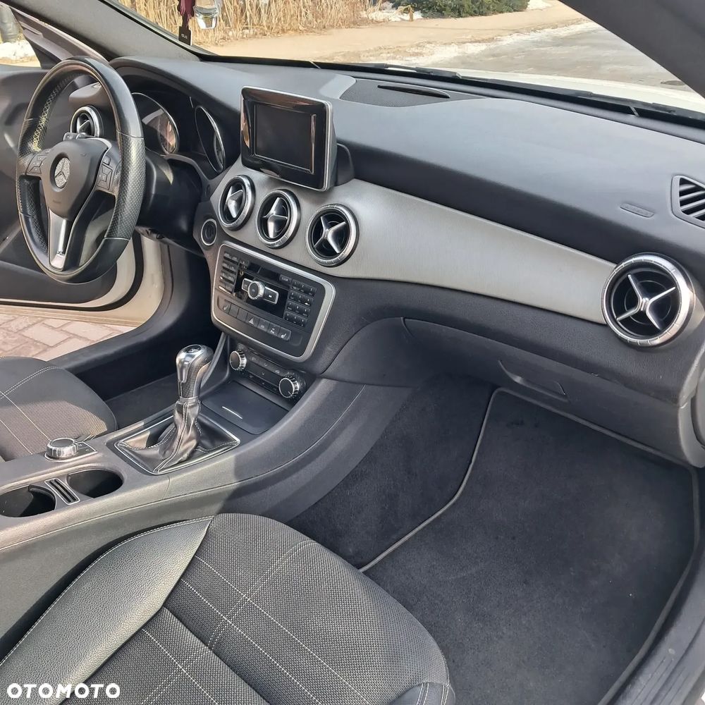 Mercedes-Benz CLA 180 - 4