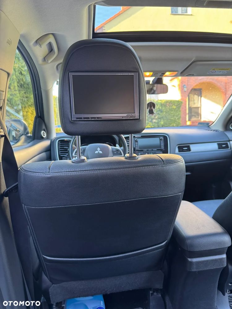 Mitsubishi Outlander 2.0 Instyle Navi 4WD CVT - 11