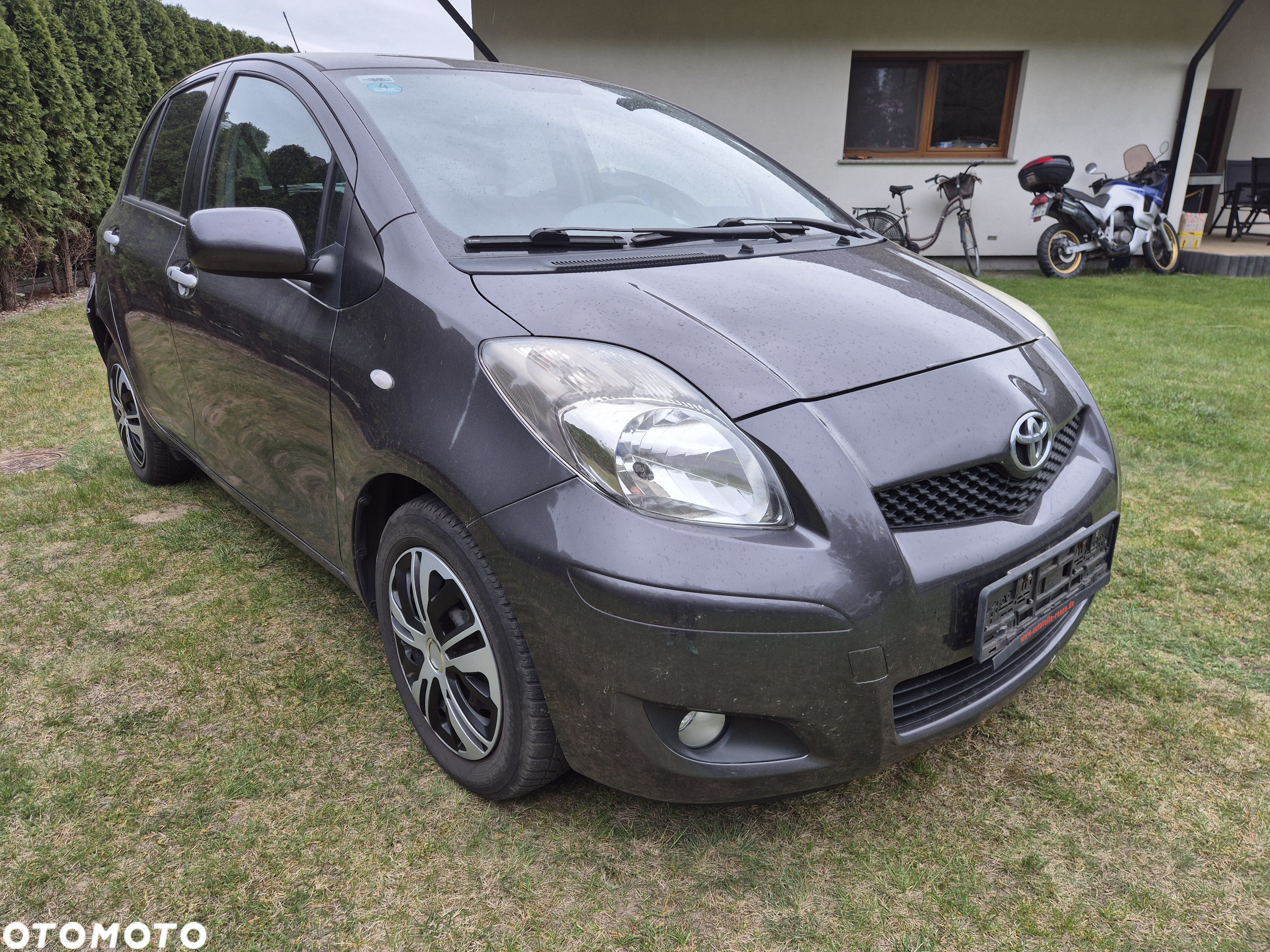 Toyota Yaris - 1