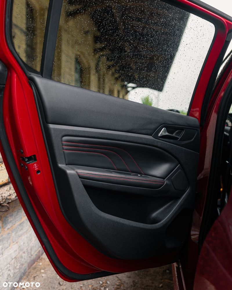 Peugeot 308 1.6 e-THP GT S&S - 16