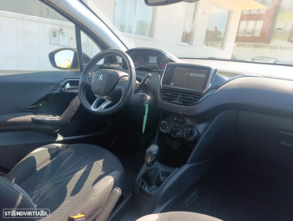 Peugeot 208 1.2 VTi Allure - 22