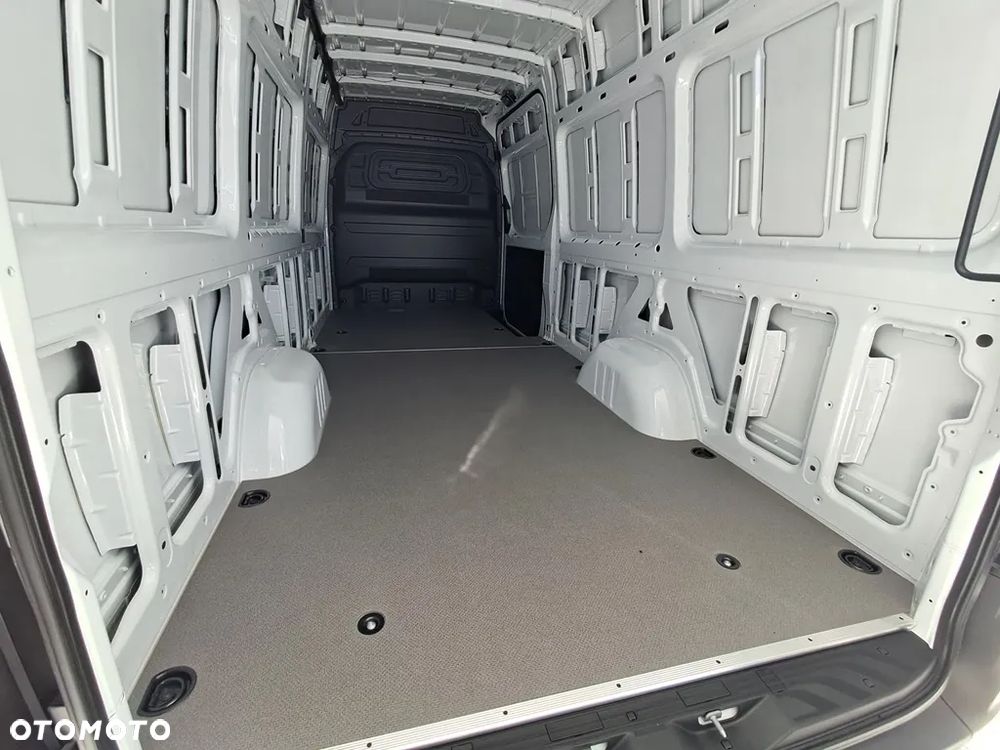 Mercedes-Benz Sprinter - 16