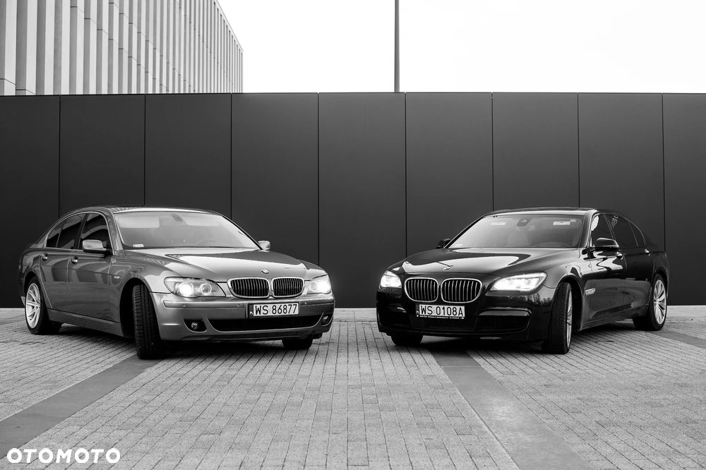BMW Seria 7 750i - 8
