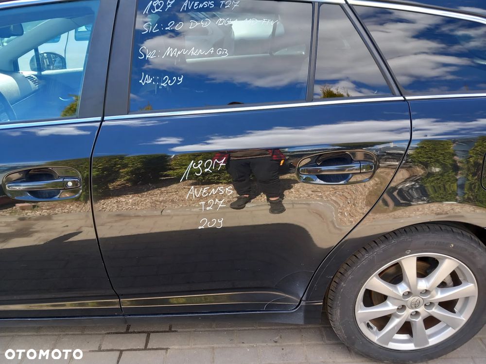 TOYOTA AVENSIS T27 DRZWI LEWE TYLNE LEWY TYŁ KOMBI KOLOR: 209