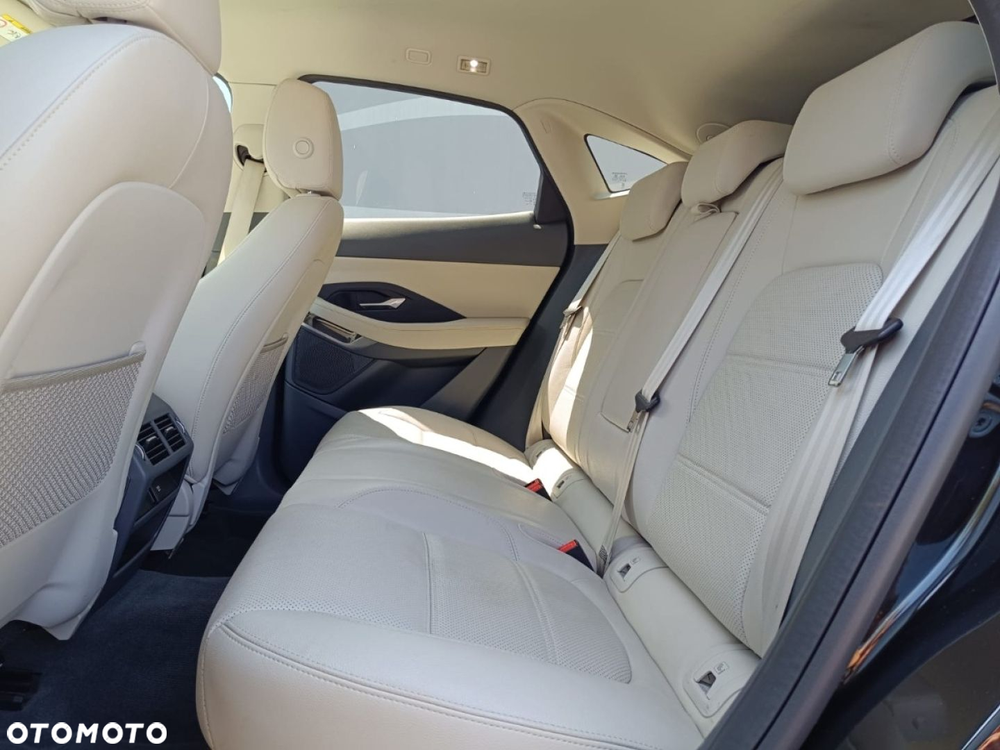 Jaguar E-Pace - 32