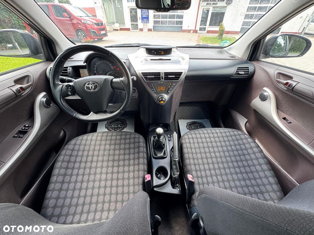 Toyota iQ - 18