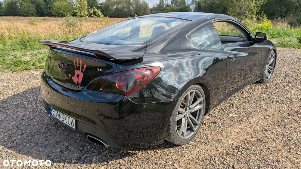 Hyundai Genesis Coupe - 7
