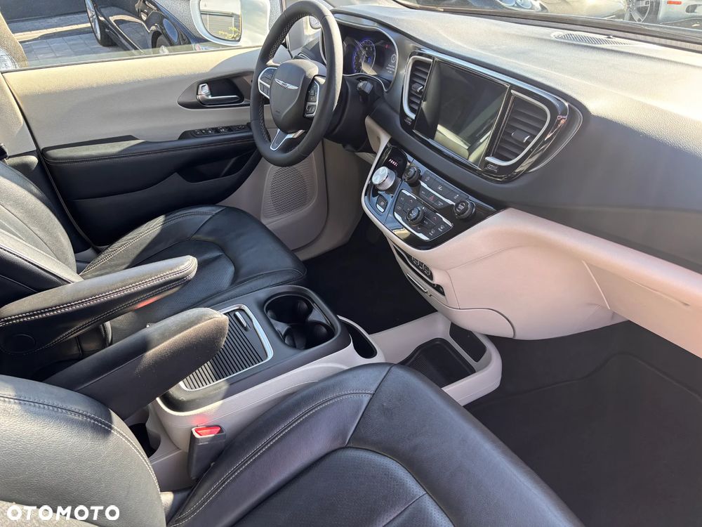 Chrysler Pacifica - 25
