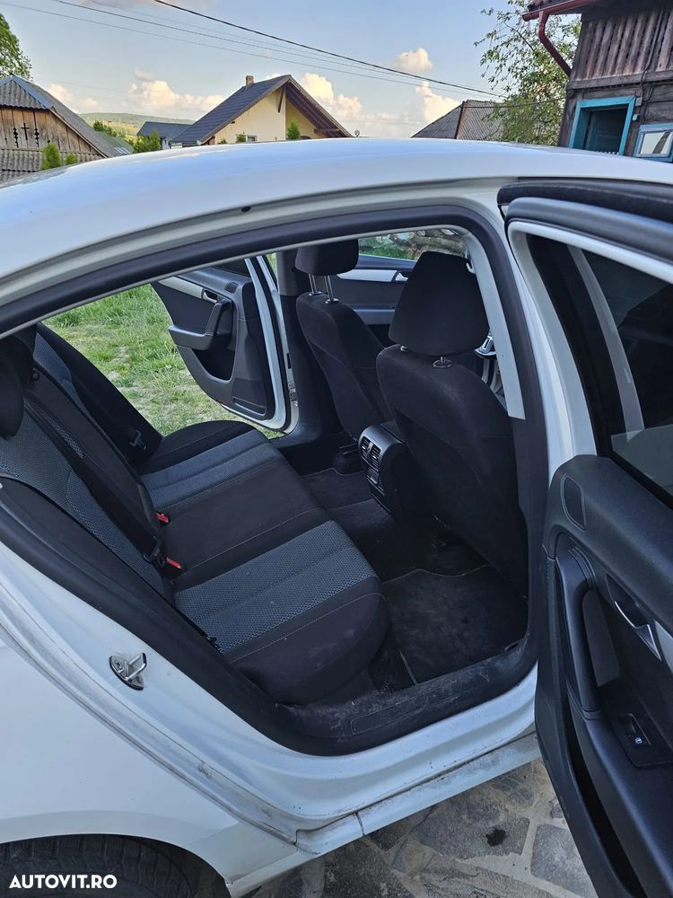 Volkswagen Passat 1.6 TDI BlueMotion Technology Comfortline - 5