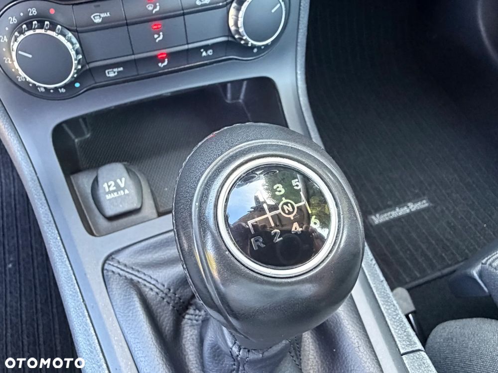 Mercedes-Benz Klasa B 180 BlueEFFICIENCY Edition Style - 27