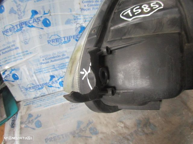 Farol Far1585  SKODA FABIA 2 2007 1.4I 85CV 5P AMARELO DRT H7 HELLA Apoio Danificado - 3
