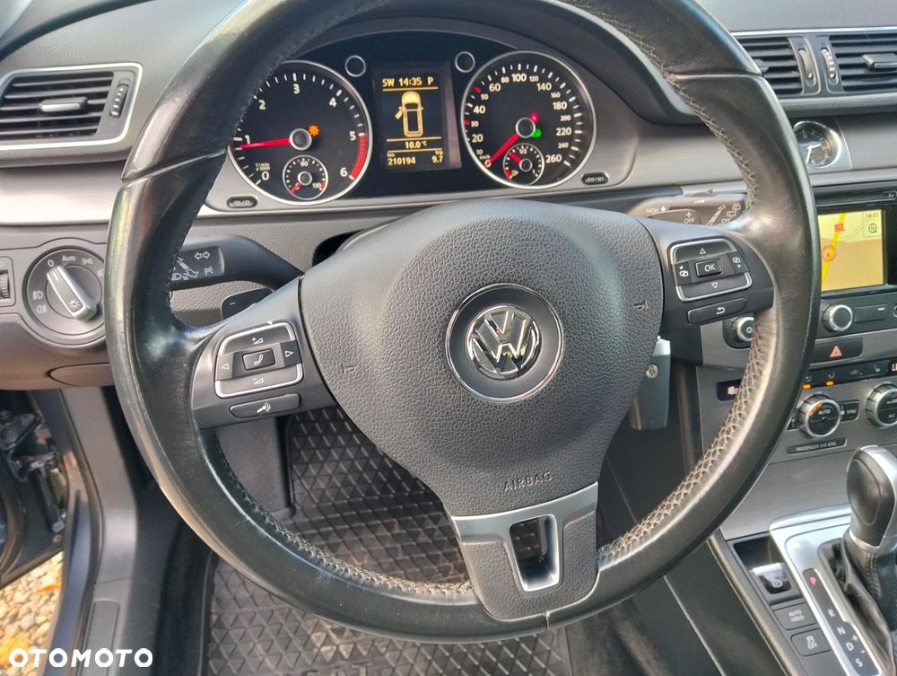 Volkswagen Passat - 12