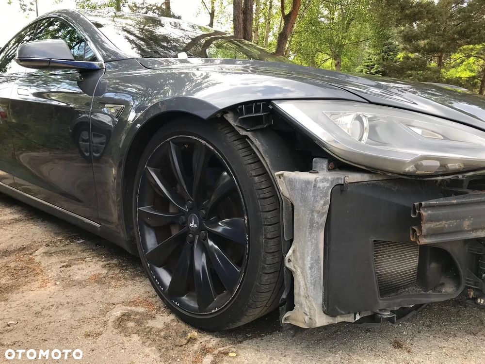 Tesla Model S Performance - 6
