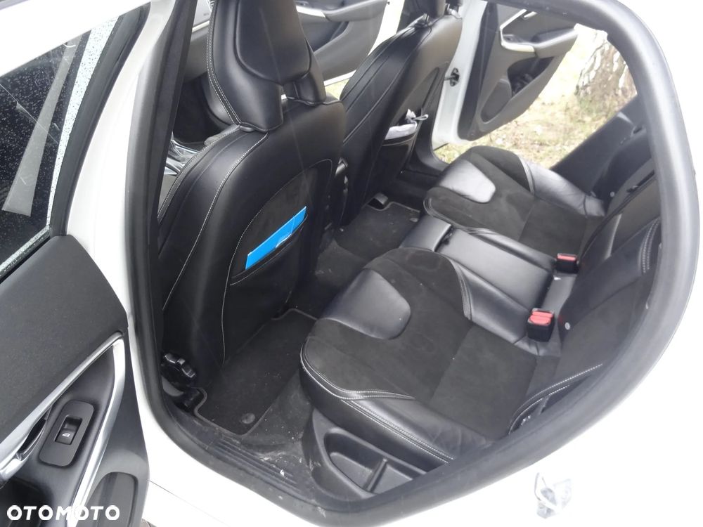 Volvo V40 D3 Geartronic RDesign - 12