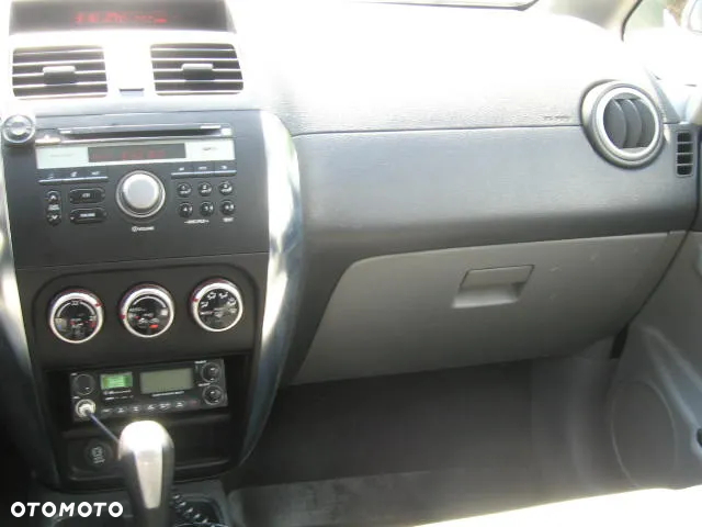 Suzuki SX4 1.6 GS / Premium - 17