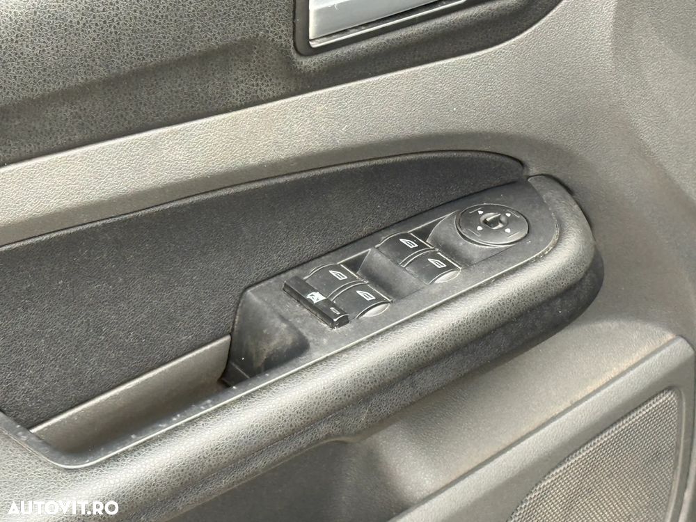 Ford Focus 1.8 Fun X - 12