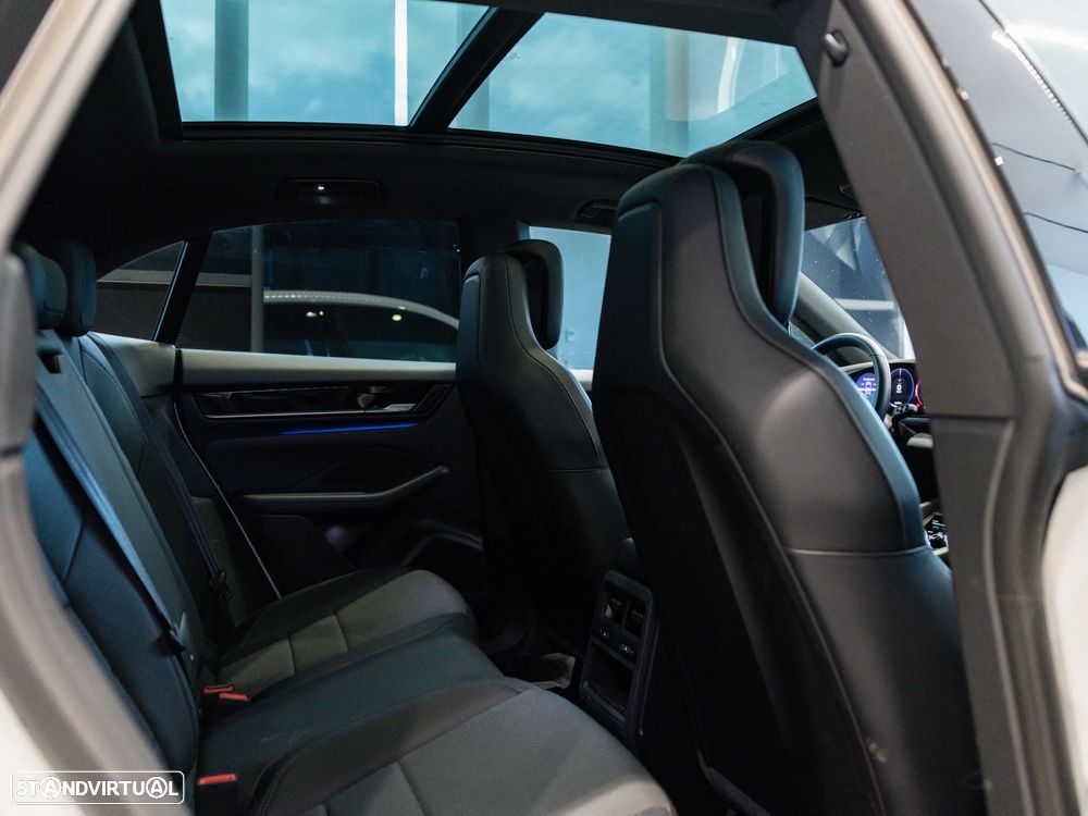 Porsche Macan Electric - 36