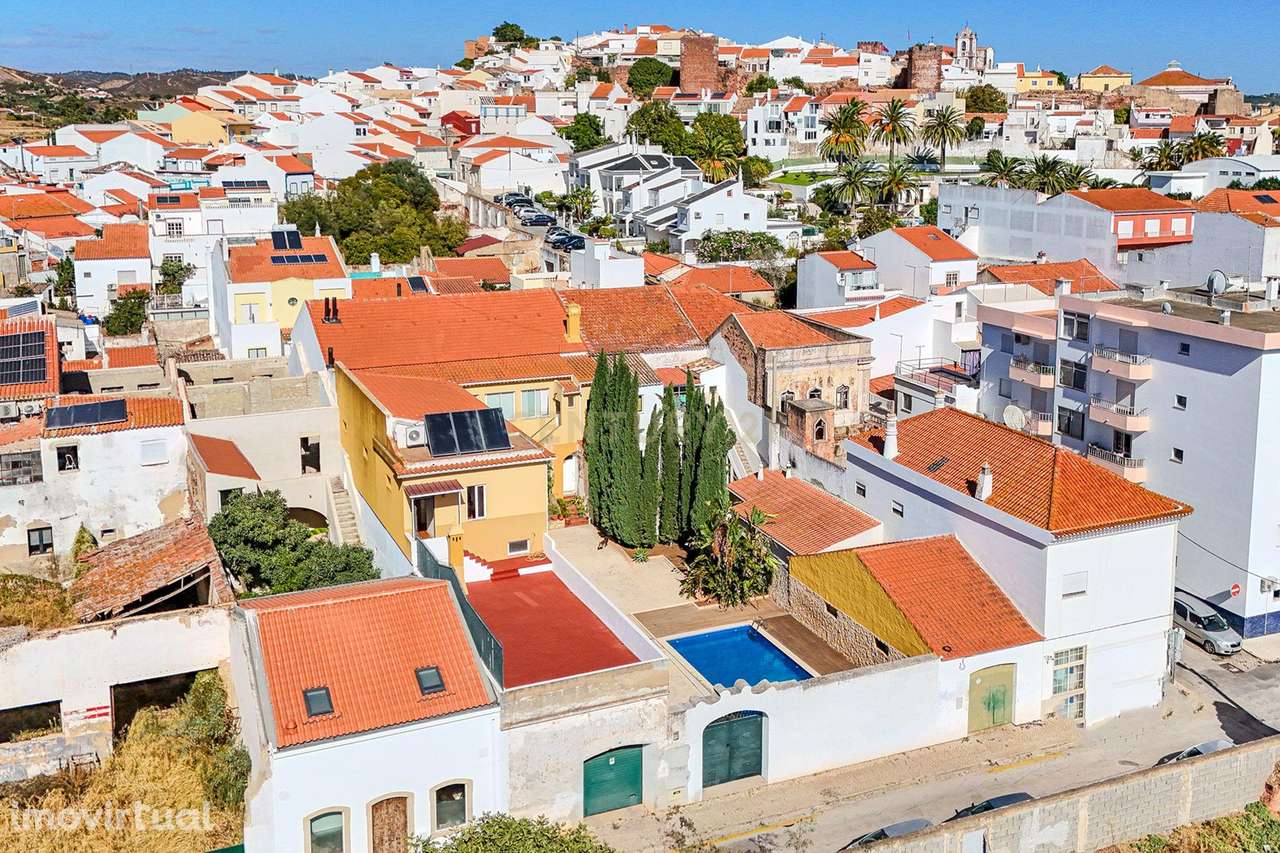 Palacete Histórico Sec. XIX Renovado c/ 19 divisões — Jardim, Piscina - Grande imagem: 3/26