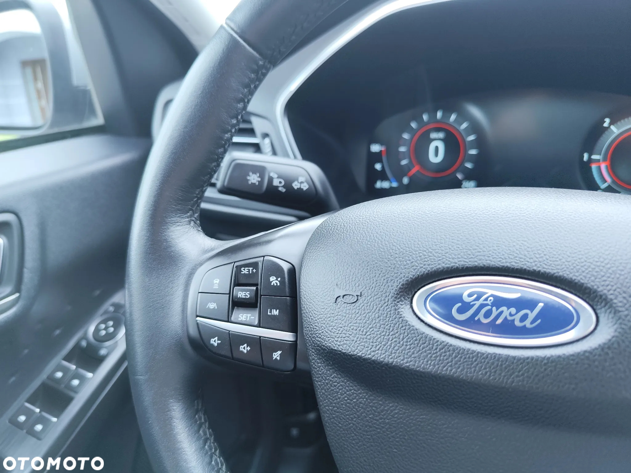 Ford Kuga - 28