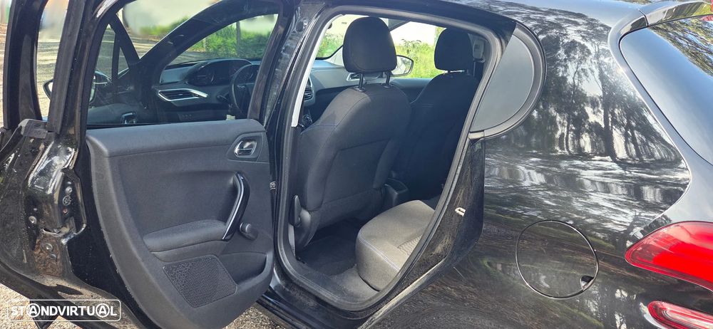 Peugeot 208 1.2 PureTech Style - 28