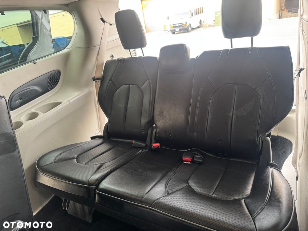 Chrysler Pacifica - 10