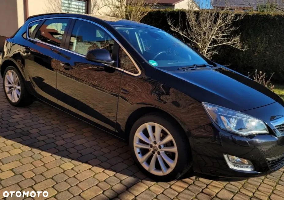 Opel Astra 2010 photo 5