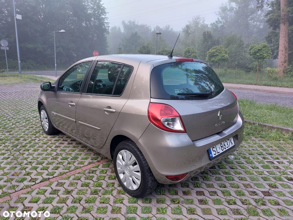 Renault Clio 1.2 16V Alize - 13