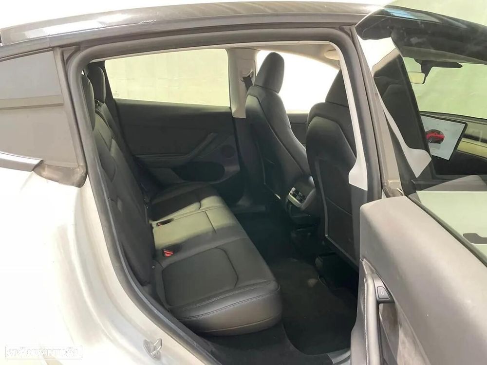 Tesla Model Y Standard Long Range RWD - 7
