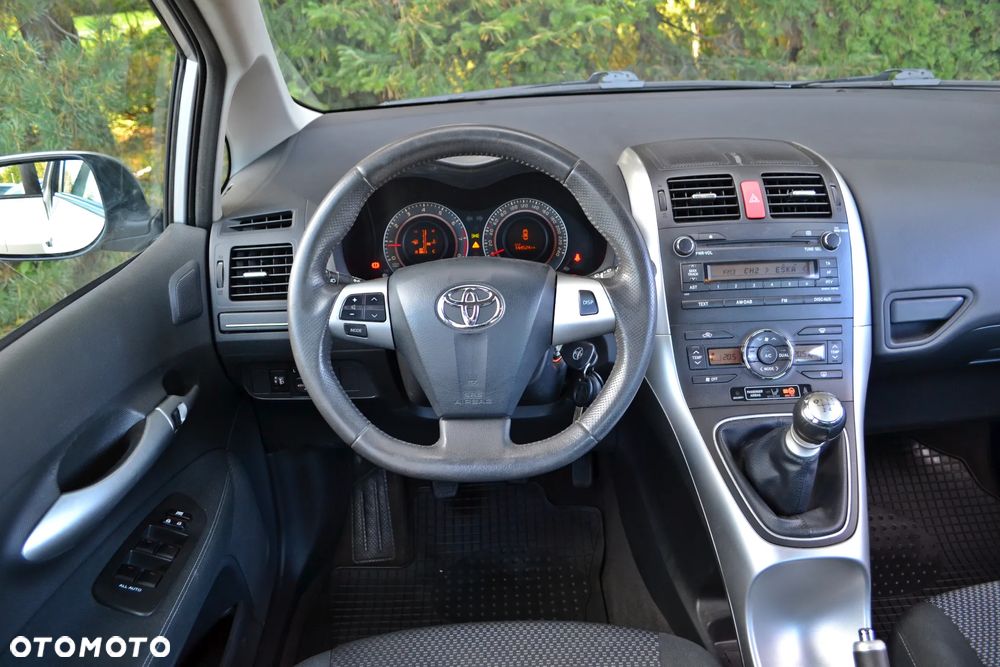 Toyota Auris 1.6 2010 - 14