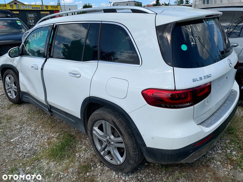 Mercedes-Benz GLB 250 4Matic 8G-DCT - 7