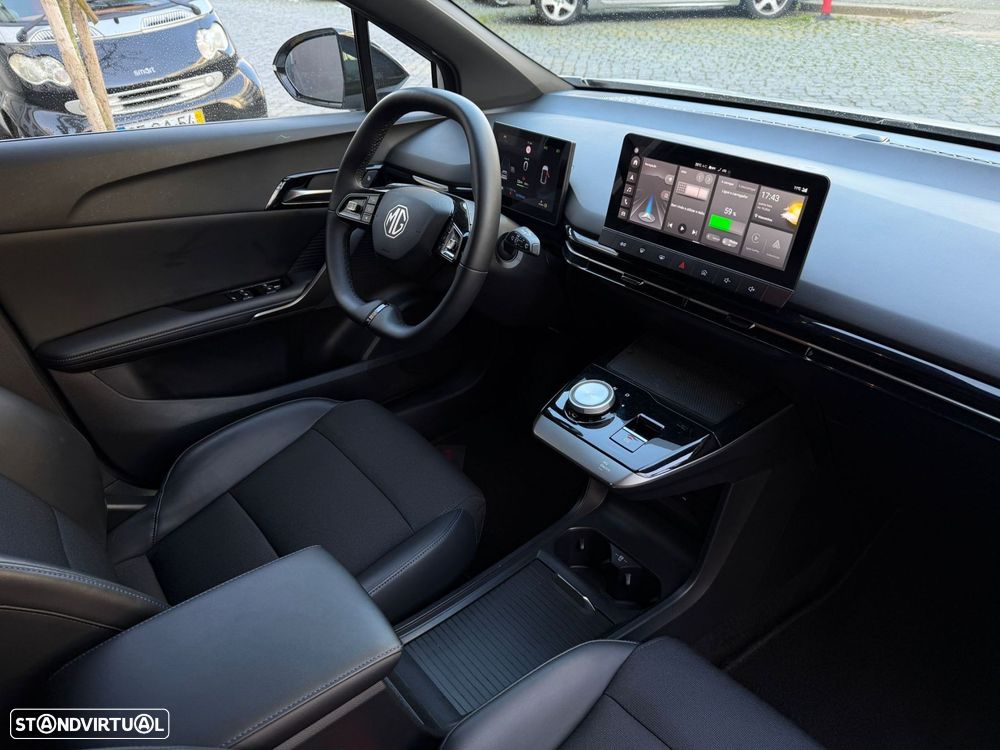 MG MG4 64 kWh Luxury - 23
