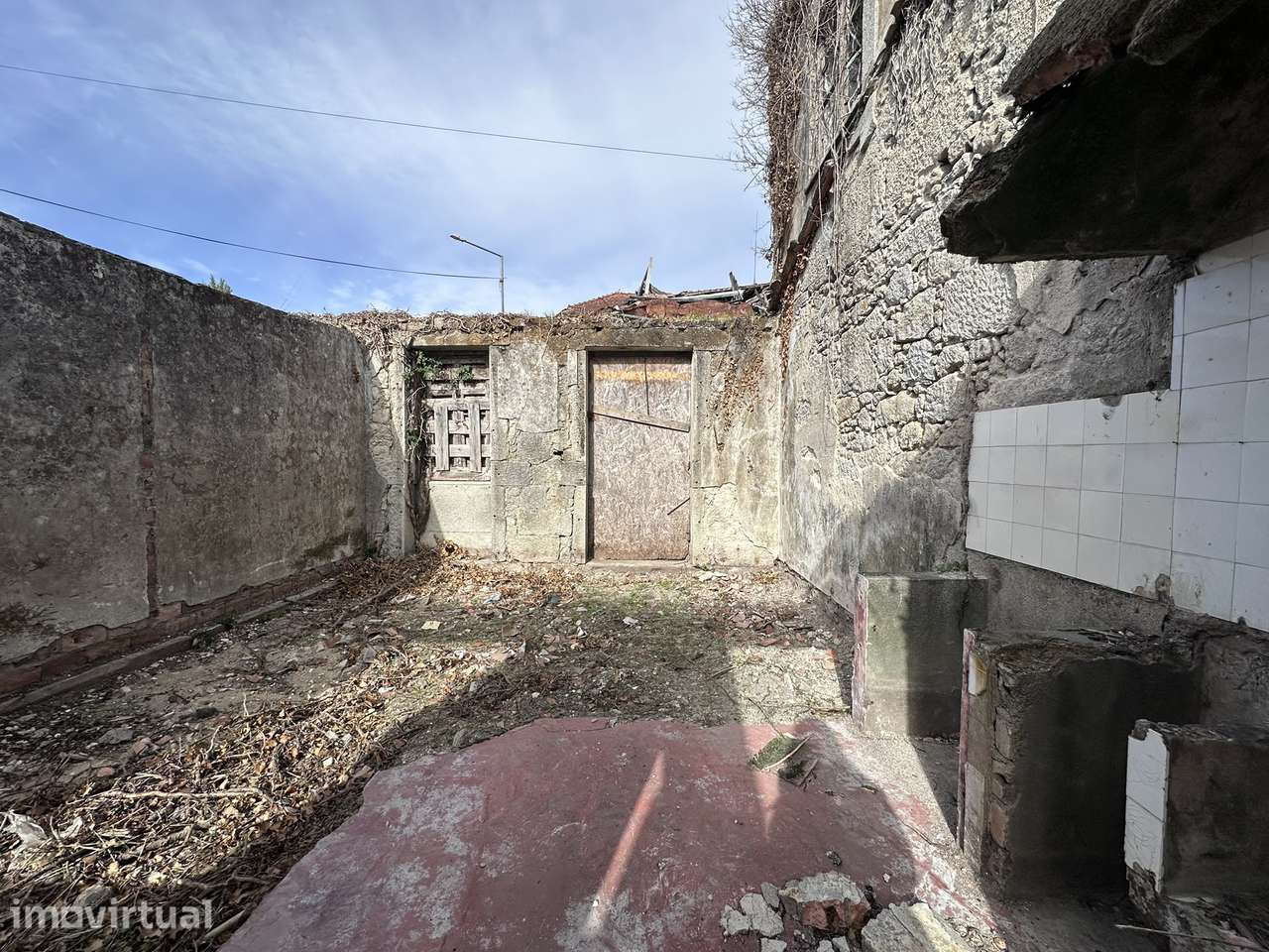 Moradia térrea em ruína na Rua da Seca, Darque - Grande imagem: 5/11