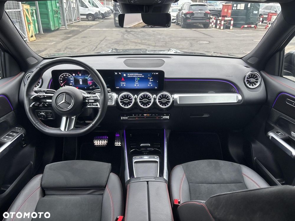 Mercedes-Benz GLB - 13