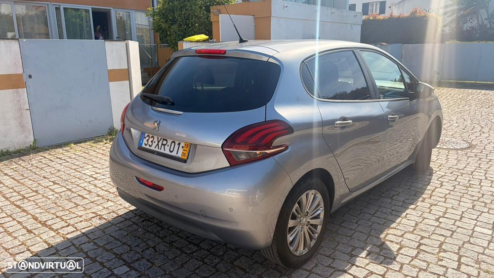 Peugeot 208 1.2 PureTech Signature - 3