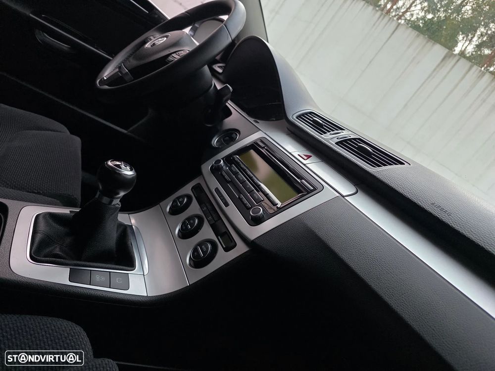 VW Passat Variant 1.6 TDI Confortline BlueMotion - 42