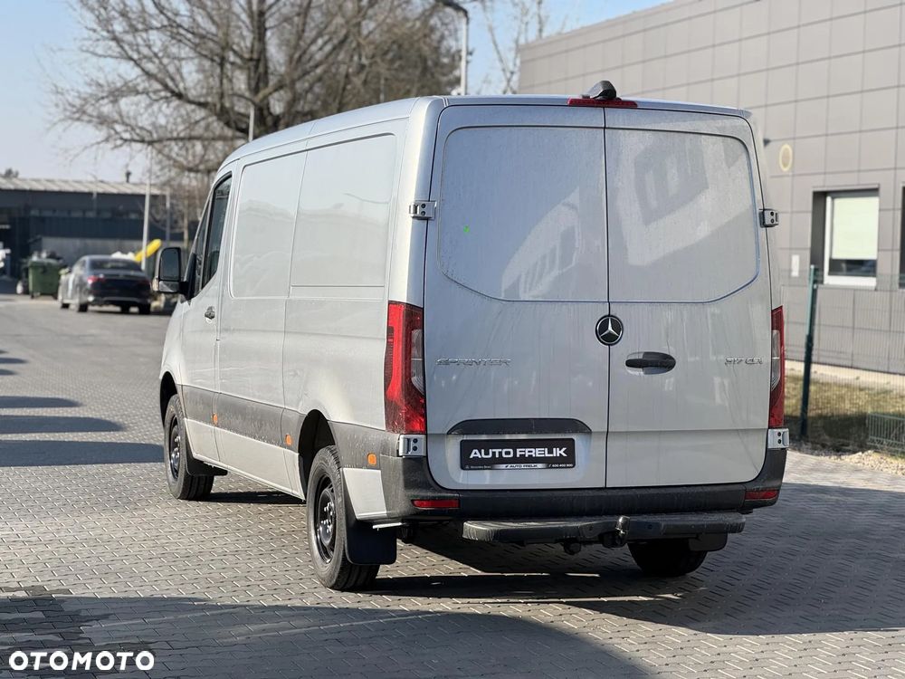 Mercedes-Benz Sprinter - 11